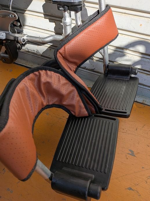 一部地域を除く 背もたれ代用品 とまっティシリーズ 介助式アルミ製車椅子 自動ブレーキ SKT-200 B km-25-1208-05