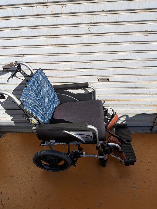 一部地域を除く 背もたれ とまっティシリーズ 介助式アルミ製車椅子 自動ブレーキ SKT-200 B km-25-1208-05