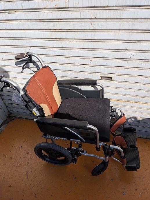 一部地域を除く とまっティシリーズ 介助式アルミ製車椅子 自動ブレーキ SKT 200 B km 25 1208 06