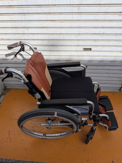 一部地域を除く ミキ 自走式車椅子 SKT 400 B ノンバックブレーキシステム km 25 1208 07