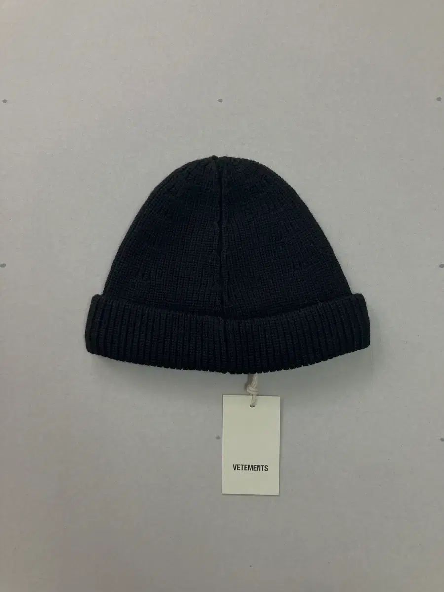 VETEMENTS ヴェトモン ロゴ 刺繍 ビーニー ブラック - メルカリ