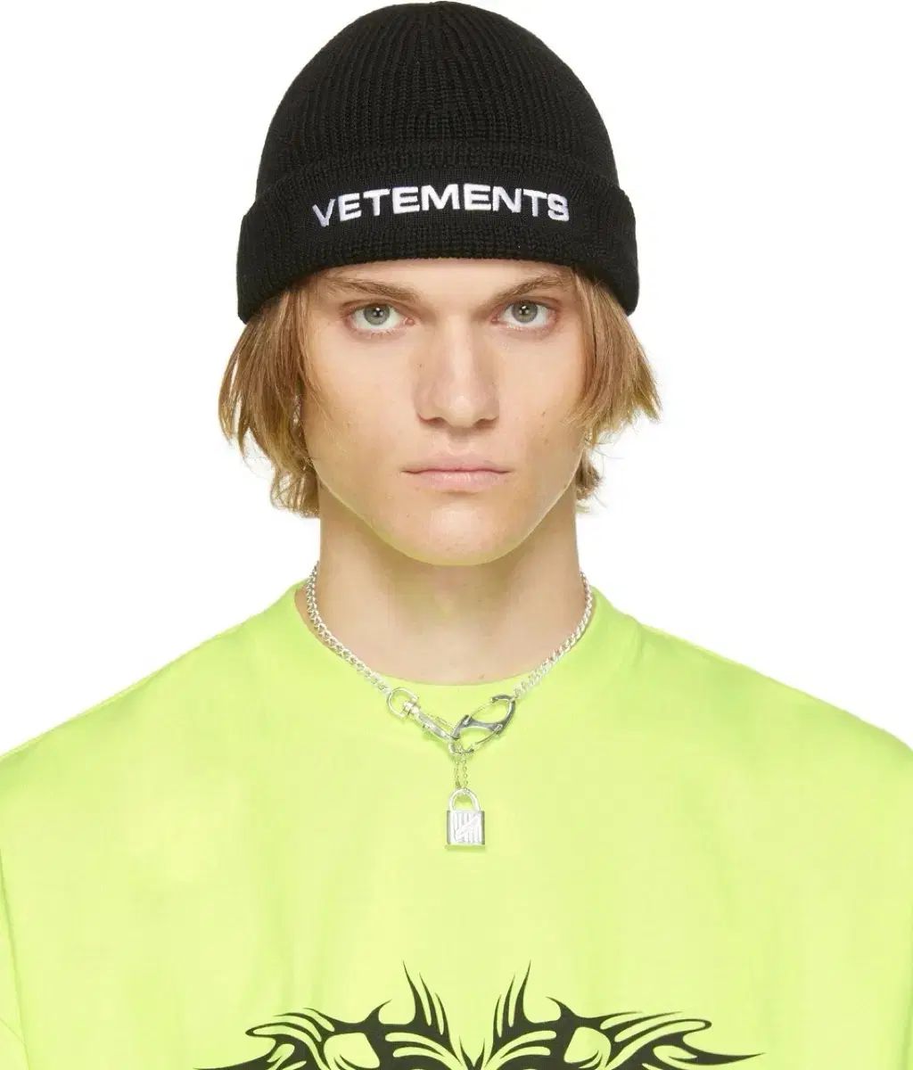 VETEMENTS ヴェトモン ロゴ 刺繍 ビーニー ブラック - メルカリ