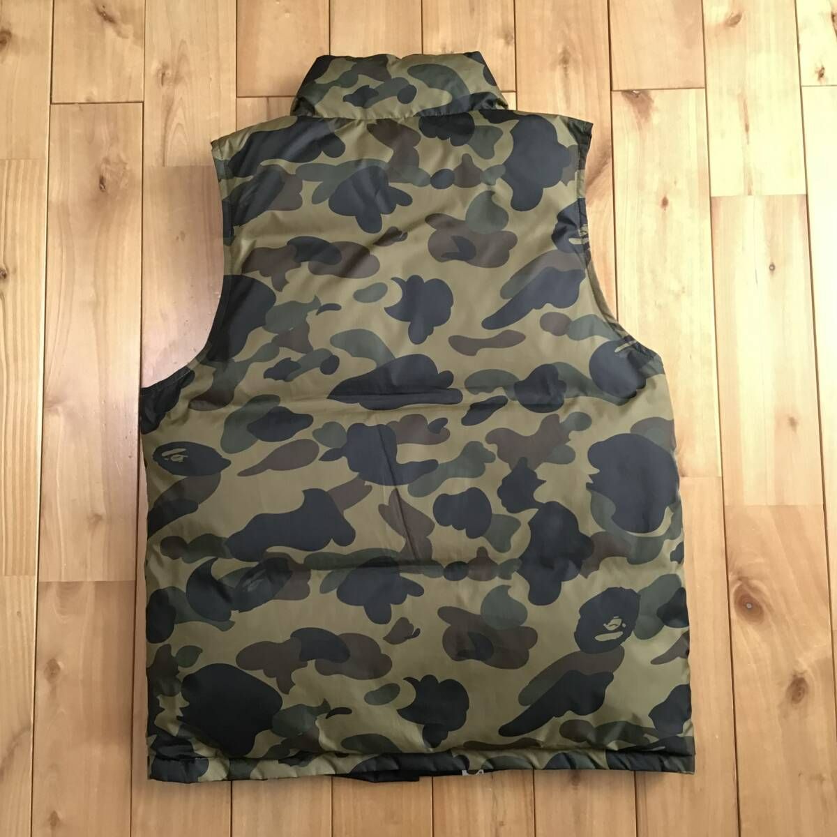国内正規販売店】 リバーシブル ダウンベスト 1st camo green Sサイズ 
