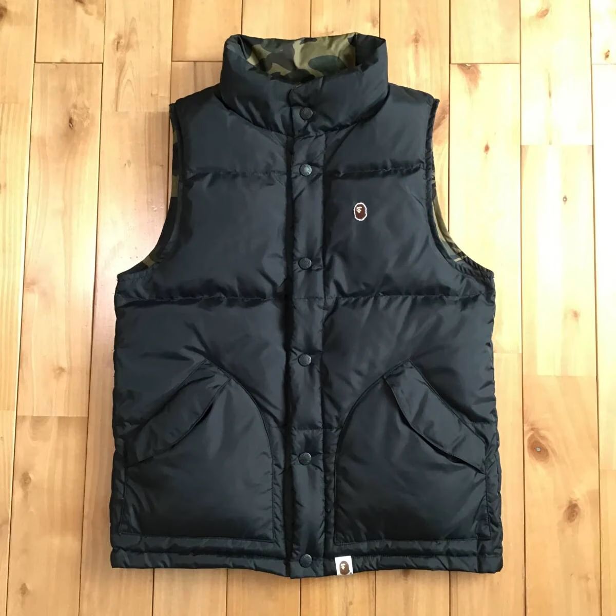 国内正規販売店】 リバーシブル ダウンベスト 1st camo green Sサイズ 