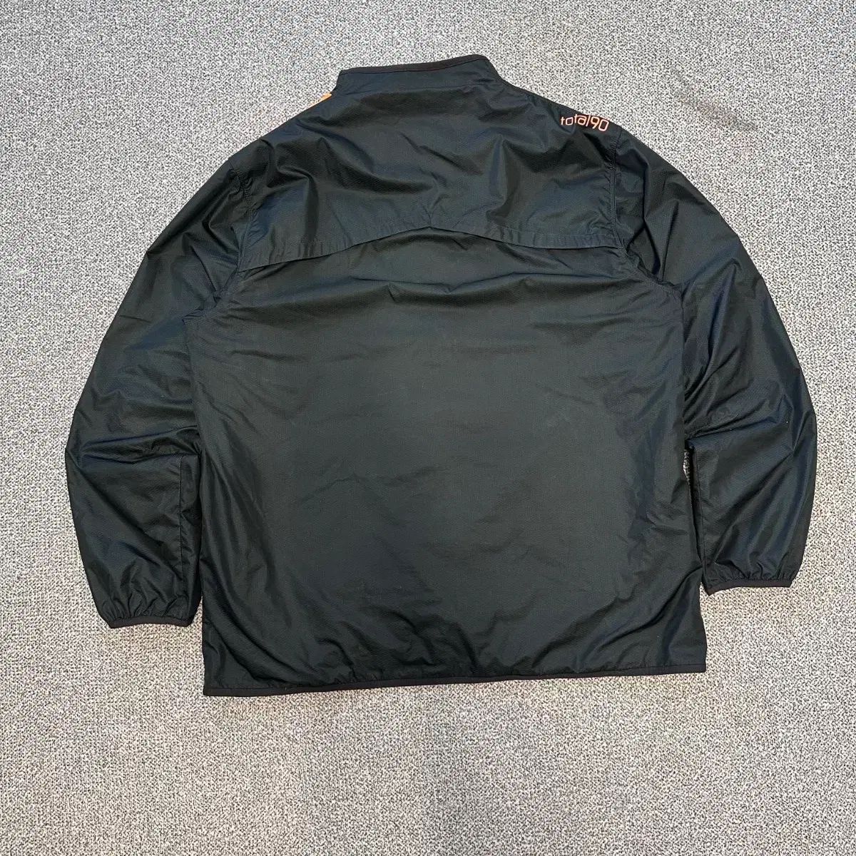 ナイキ ブラック オレンジ ウィンドブレーカー - メルカリ