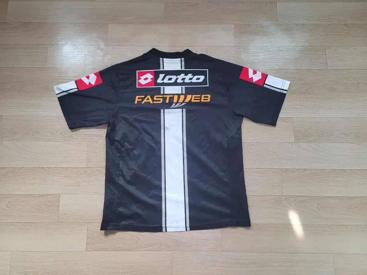 【メルカリ市値下げ中】　ユニフォーム　Lotto LOTTO ユヴェントス 半袖トレーナー トップス (95 100) を差し上げます