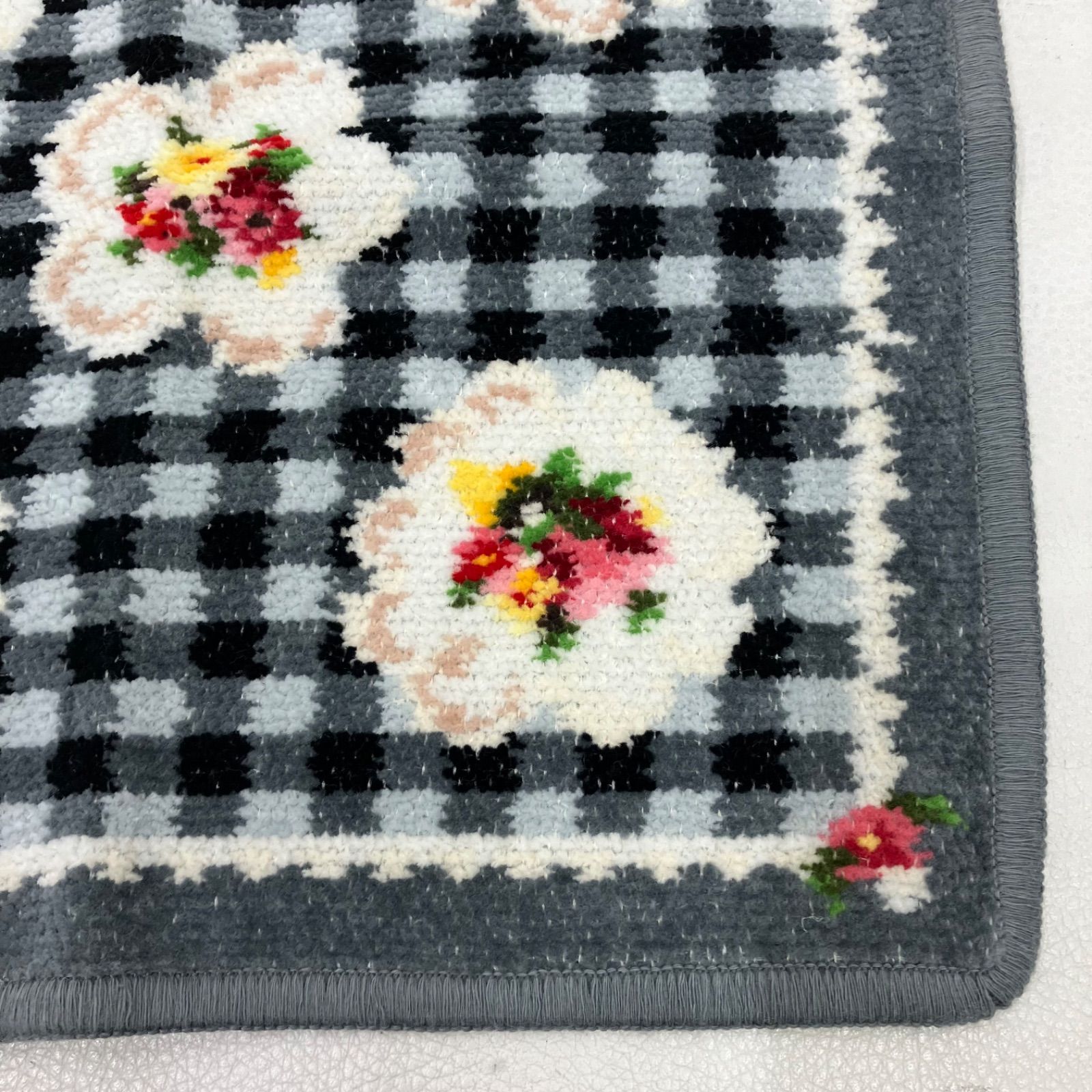 FEILER 黒 チェック柄 刺繍 FEILER 黒 チェック柄 刺繍 FEILER フェイラー ハンカチ 貴重♡ FEILER