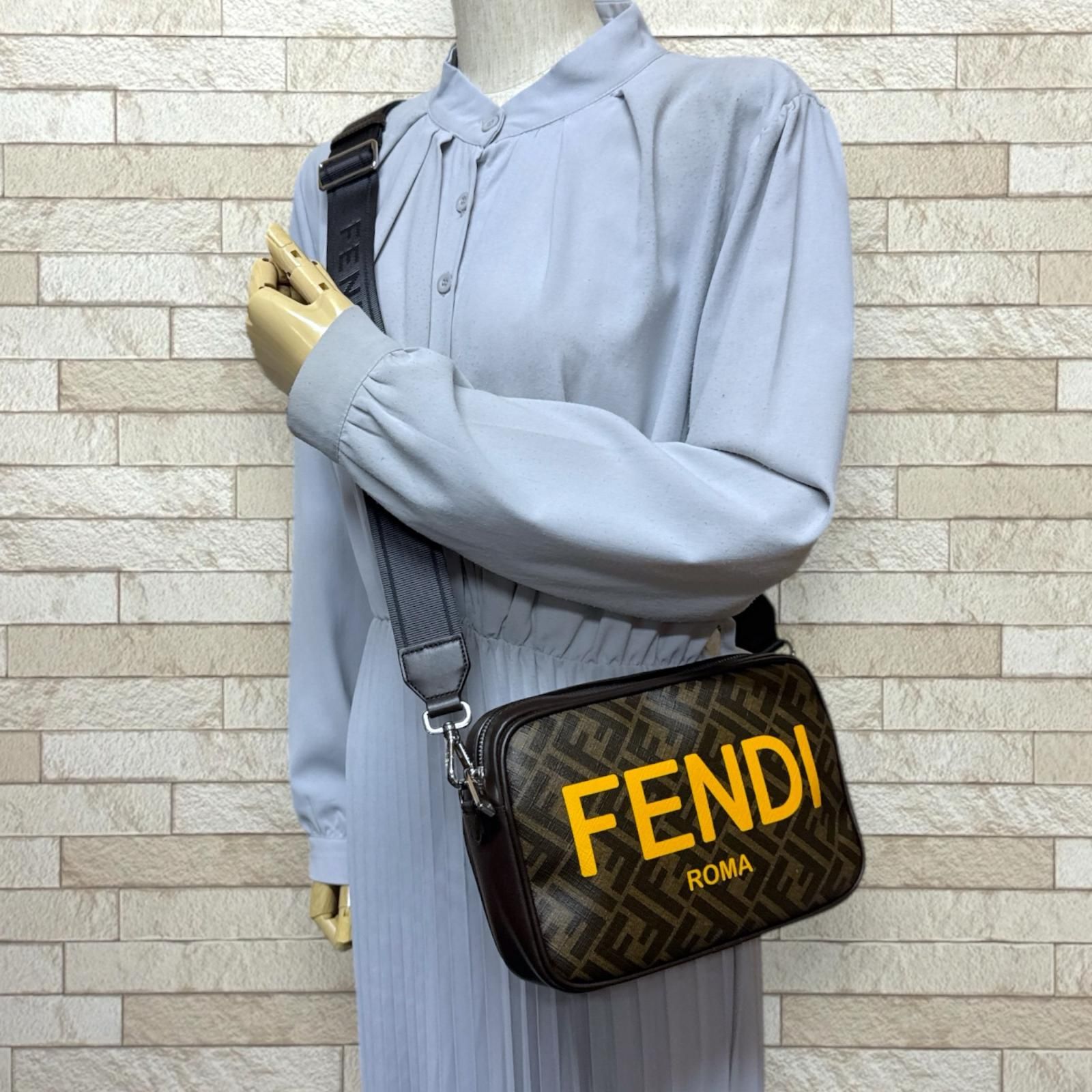 フェンディ カメラケース ミディアム ズッカ ショルダーバッグ ファブリック 7 M 0286 AJJ 4 ブラウン メンズ FENDI