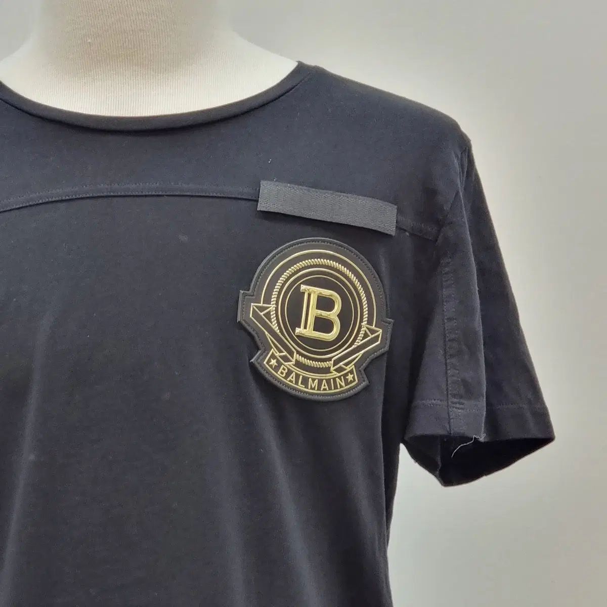 L BALMAIN バルマン EF 007 ロゴ パッチ Tシャツ ブラック