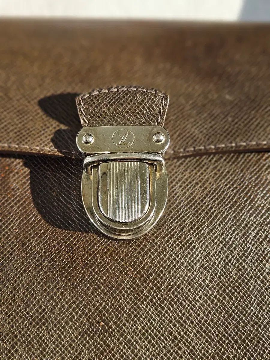 ルイヴィトン タイガ ライントートバッグ