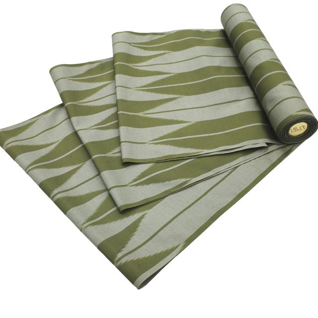  すごい値 銘仙 着物 反物 着尺 ♥ 正絹 遊粋銘仙 アンティーク復刻 抹茶色 黄緑 矢羽根 矢絣 長羽織にも カジュアル 未仕立て 春 秋 冬 袷 単衣 どちらにも リサイクル すごいね みやがわ nem 00167 紬 着物反物