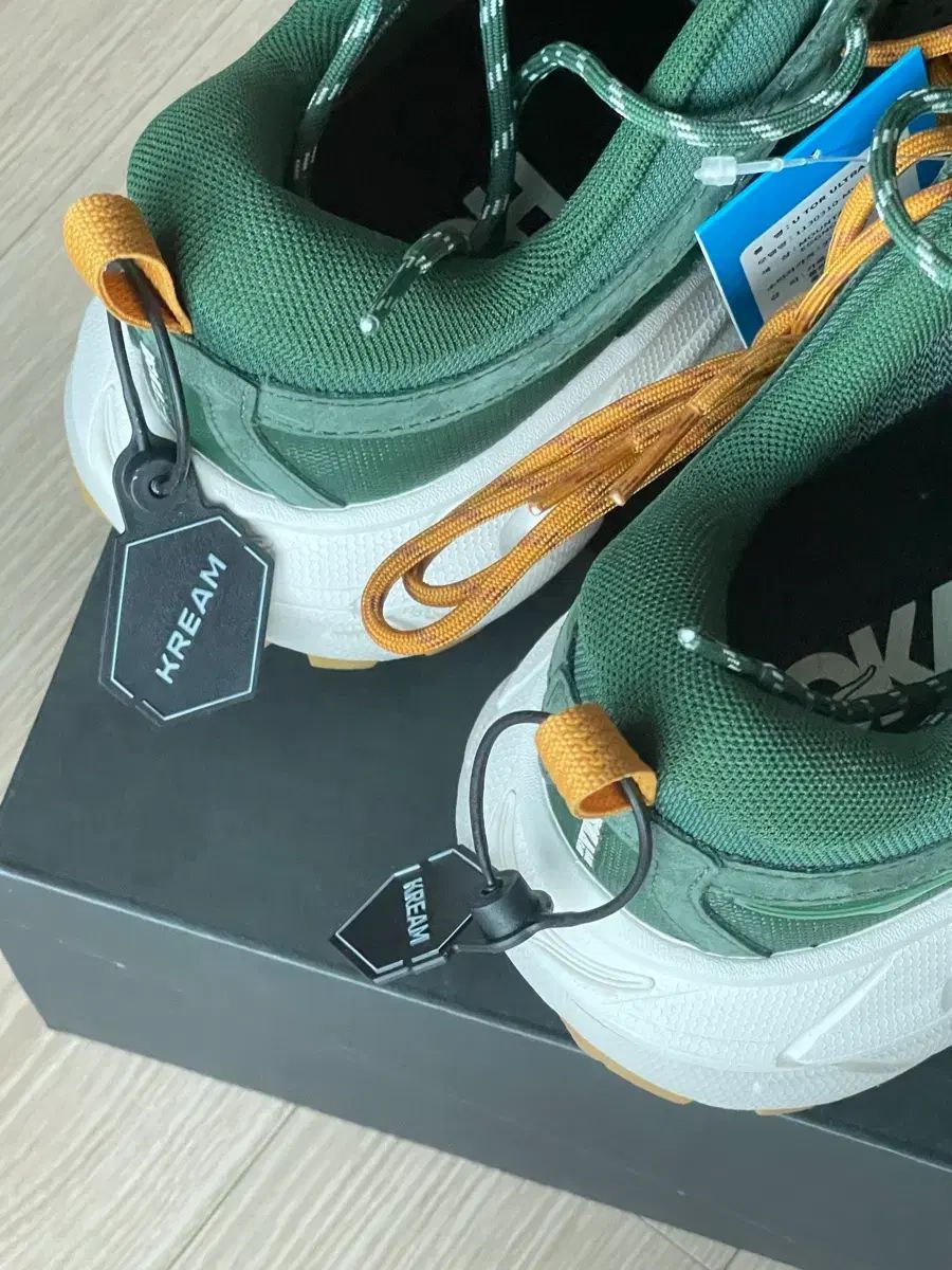 ONE ホカオネオネ