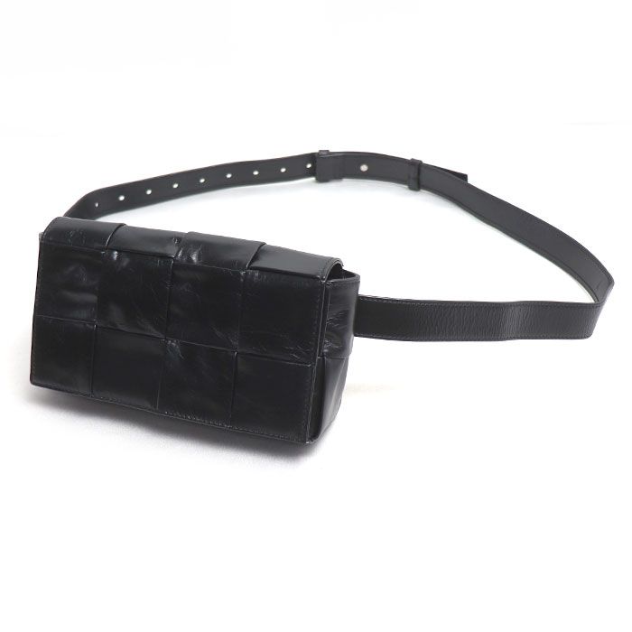 ボッテガヴェネタ マキシイントレチャート カセット ボディバッグ ブラック メンズ