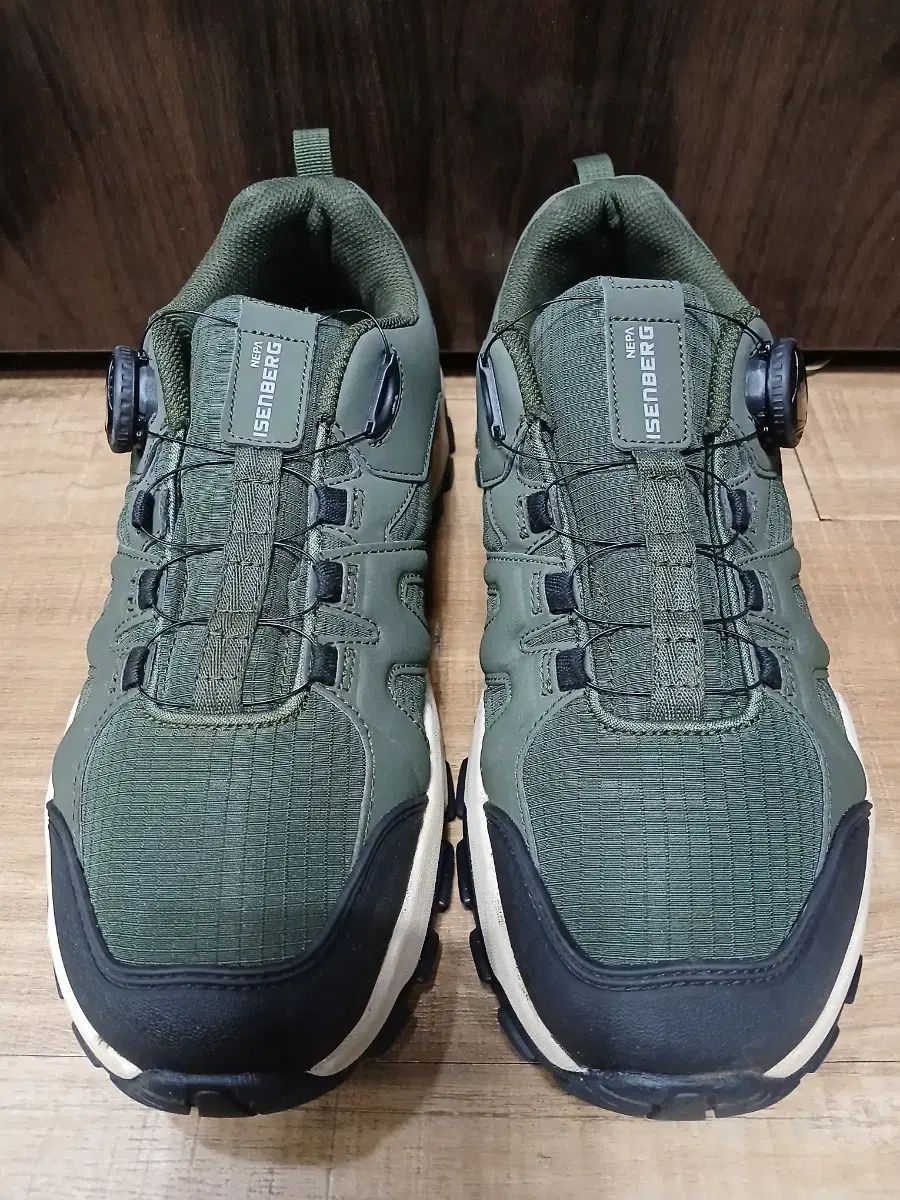 ネパ アイゼンバーグ ダイアル トレッキングシューズ カーキ 270 mm