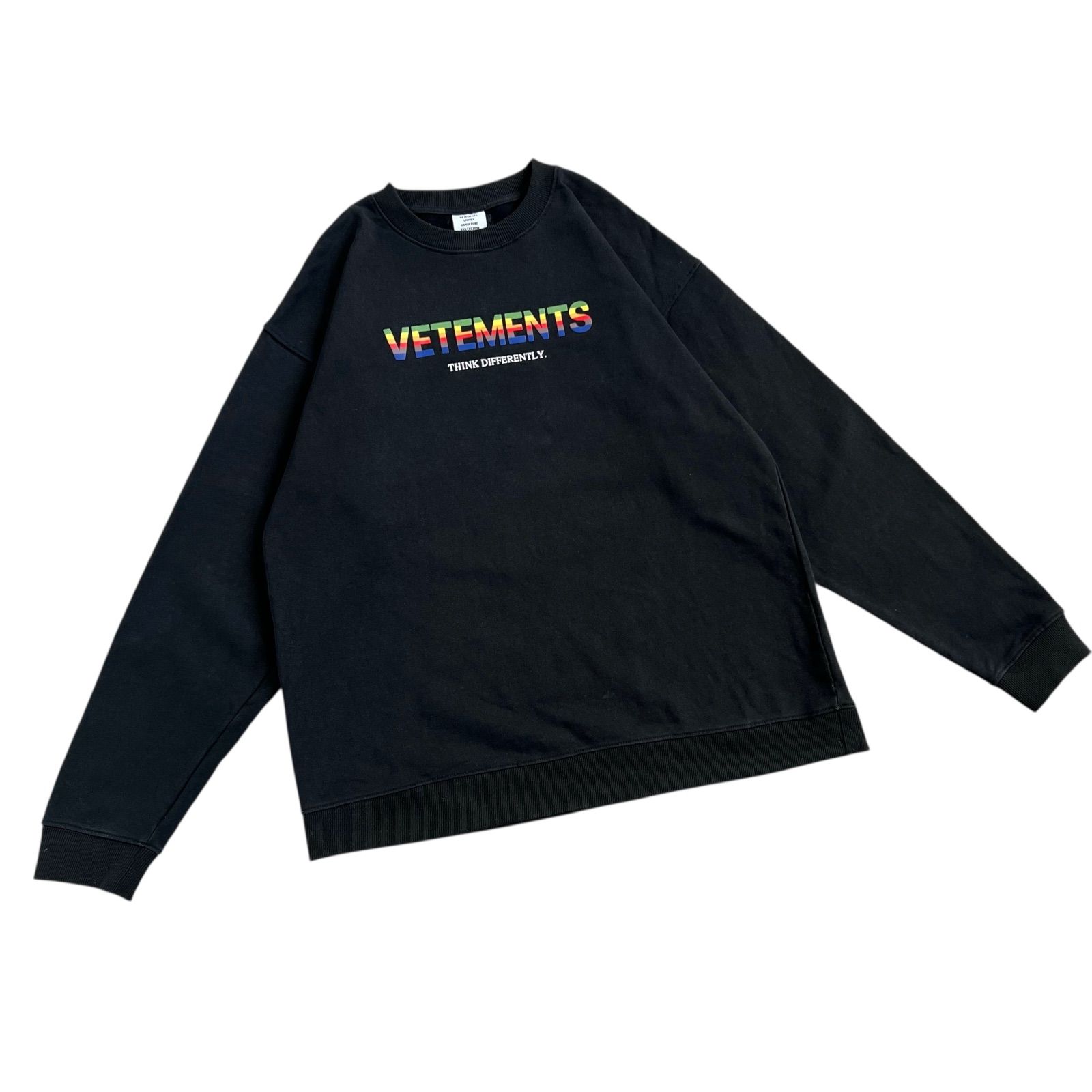VETEMENTS / ヴェトモン THINK DIFFERENTLY クルーネックスウェット 