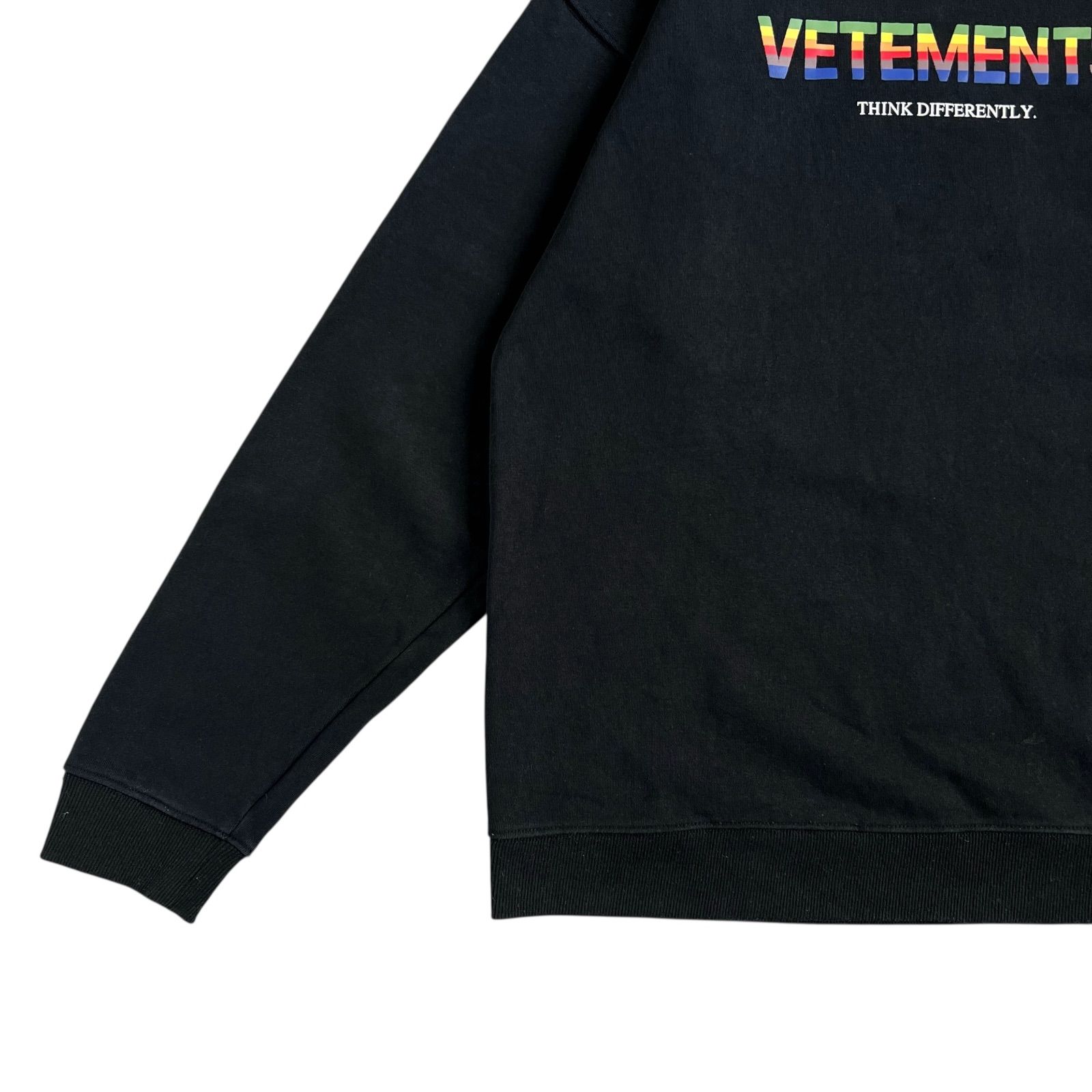 VETEMENTS / ヴェトモン THINK DIFFERENTLY クルーネックスウェット
