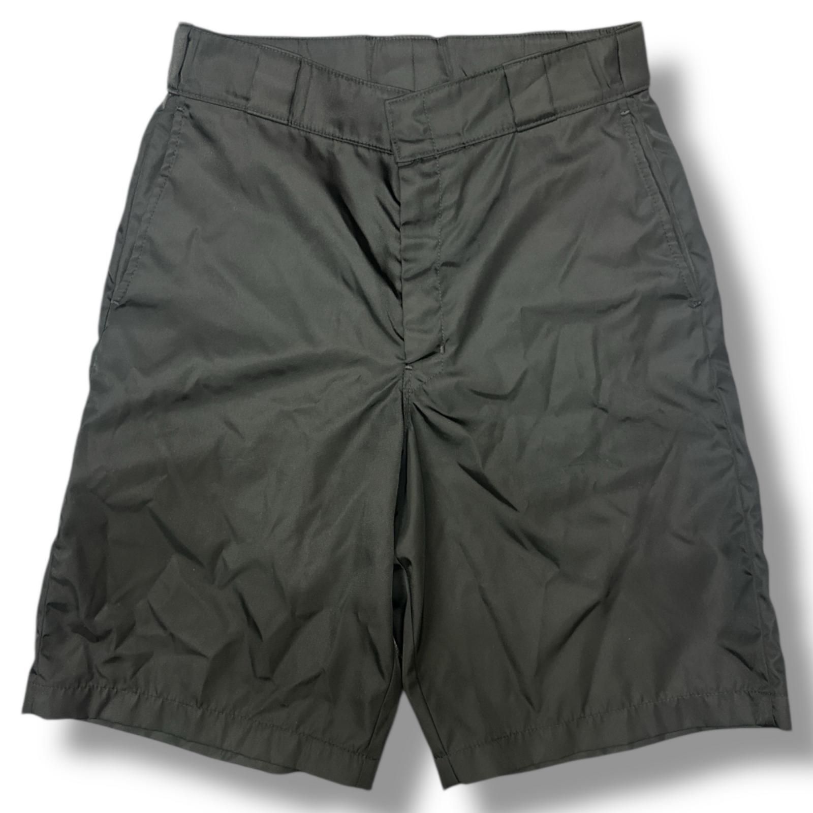 正規 PRADA 23 SS RE NYLON ロゴプレートナイロンショートパンツ ハーフパンツ ショーツ プラダ SPG 632 S 182 1 WQ 8 ブラック 44 3745 M