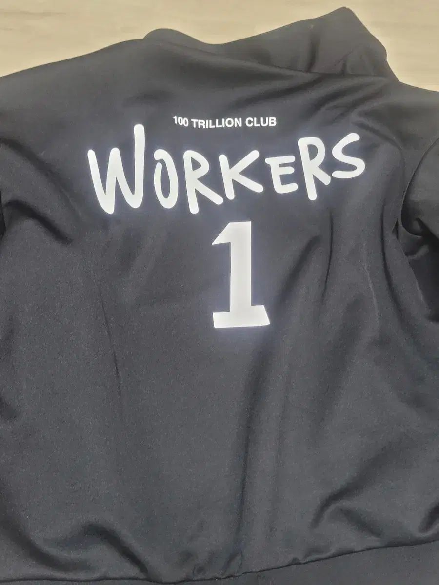 外見至上主義一味 服 出品