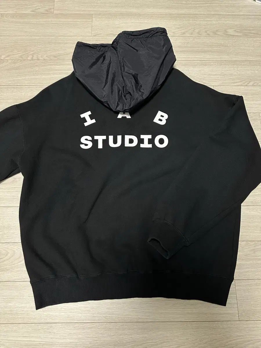 IAB Studio フーディー