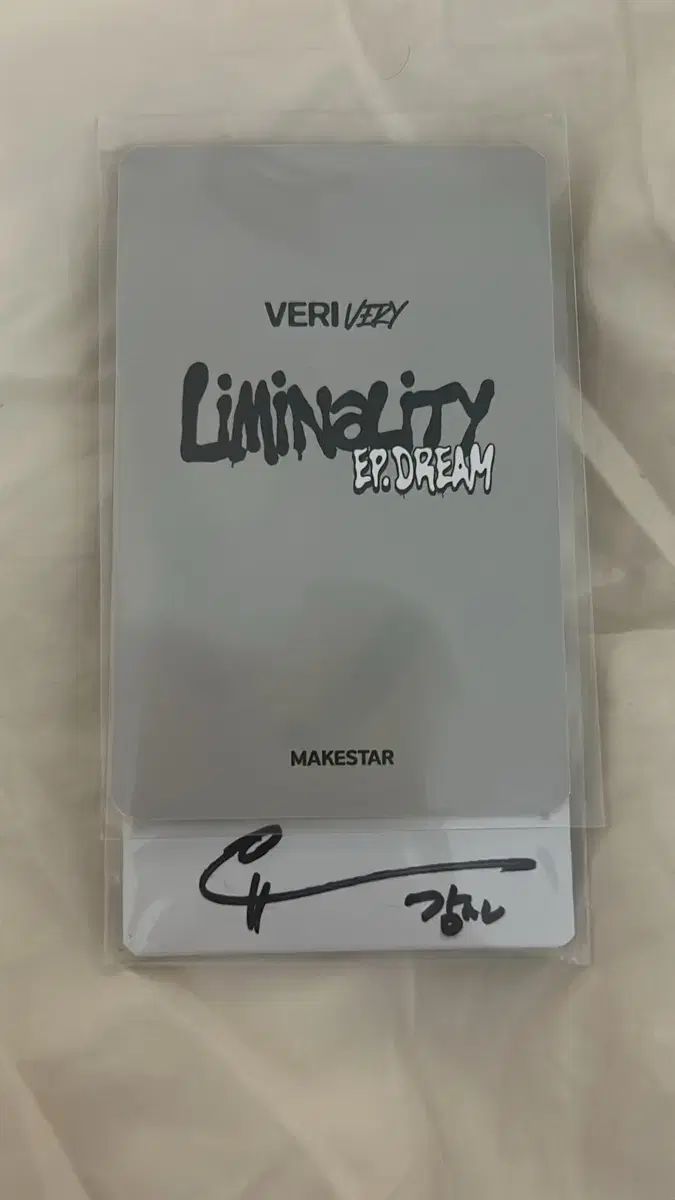 カン・ミン サイン タートルネック