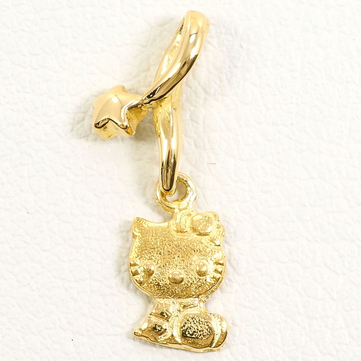 ハローキティサンリオ SANRIO K18YG ペンダントトップ 総重量約0.8g