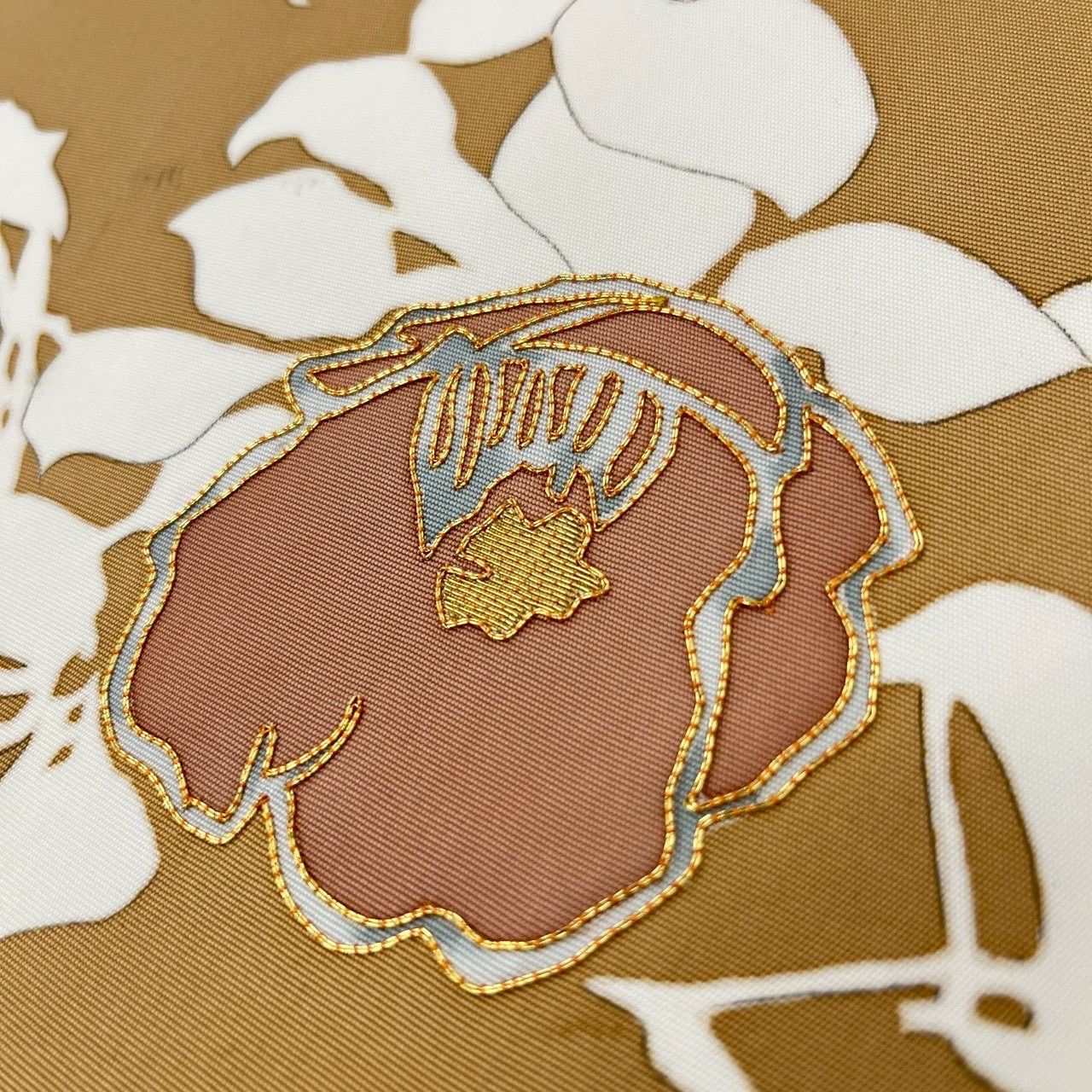 名古屋帯 塩瀬 美しい染め 花に金駒刺繍 九寸 正絹 MA-2342 - メルカリ