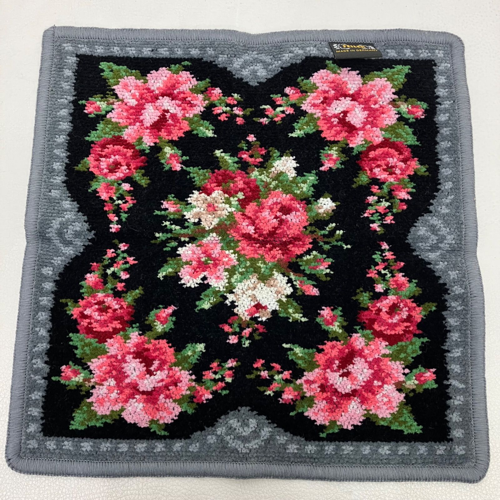 新品未使用 フェイラー FEILER  エプロン　薔薇　バラ　花柄 ブラック 新品未使用 フェイラー FEILER エプロン 薔薇 バラ 花柄 ブラック