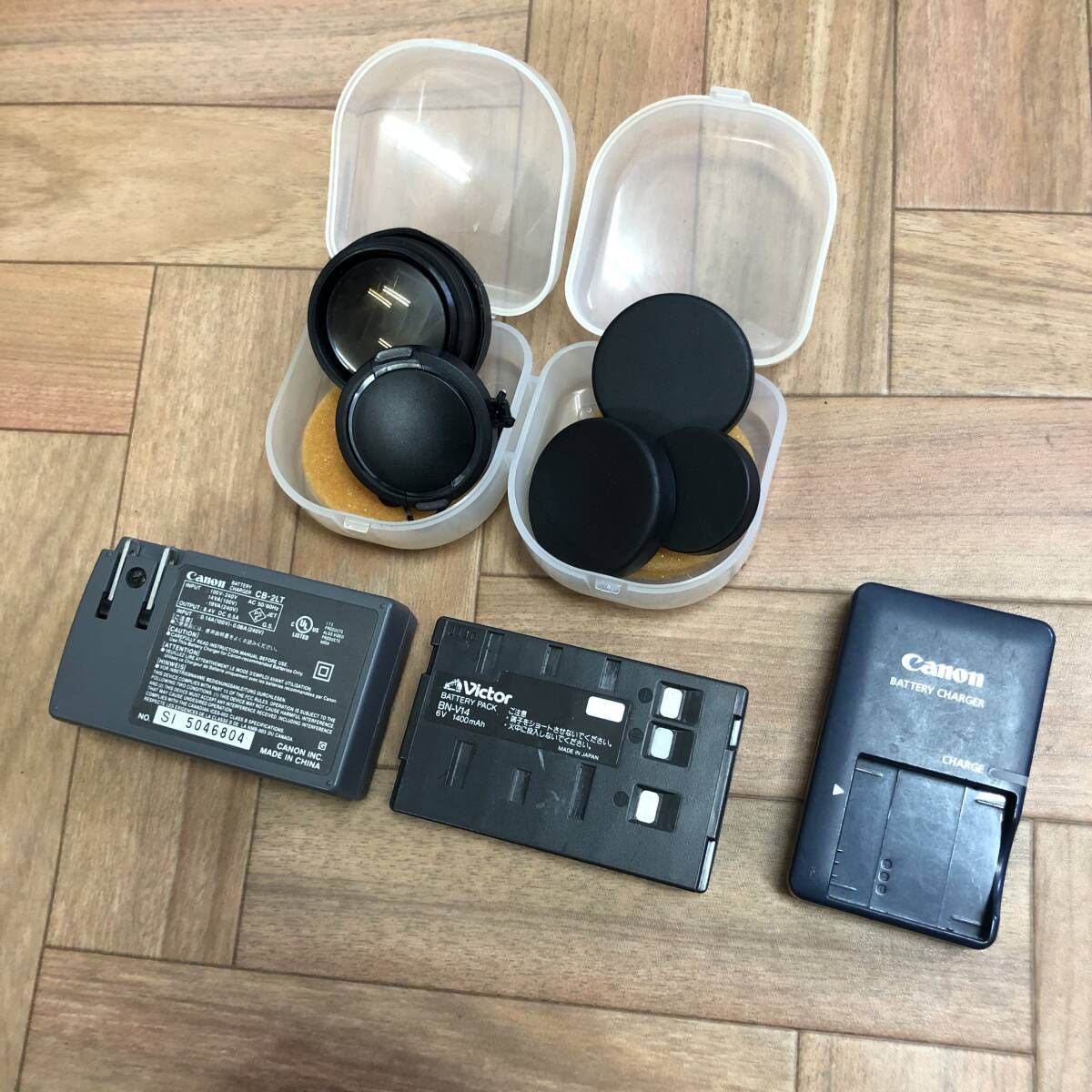 ビデオカメラ2台 周辺機器ほか