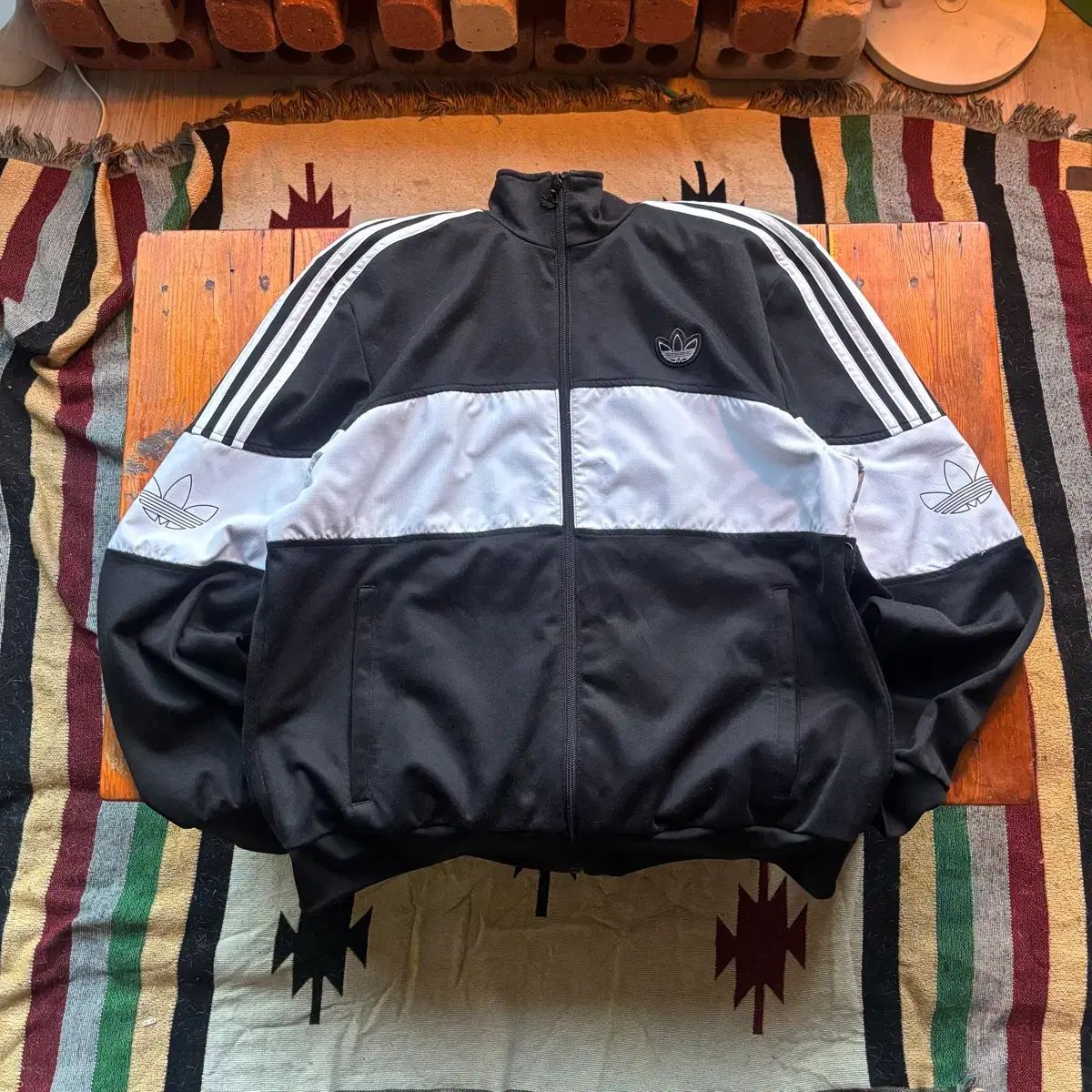 アディダス 裏起毛曲がりポケットコラボジャージ水色 Mサイズ adidas ジャージ アディダス 裏起毛 ジュニア M