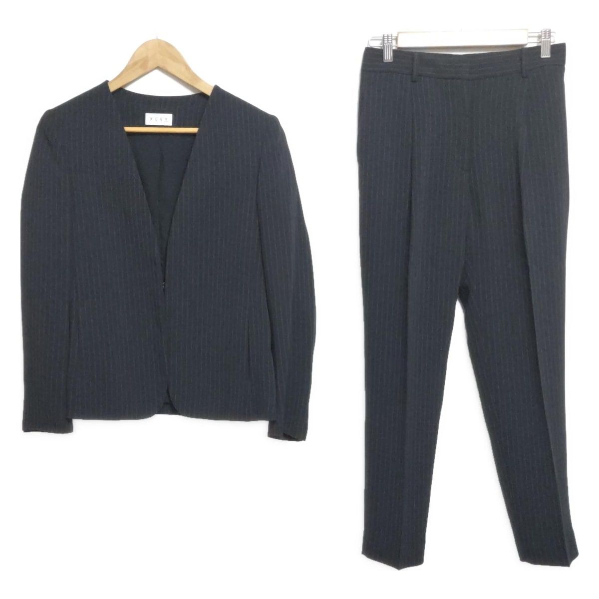 PLS T PLST プラステ レディースパンツスーツ レディース - ダークネイビー×ライトグレー ストライプ