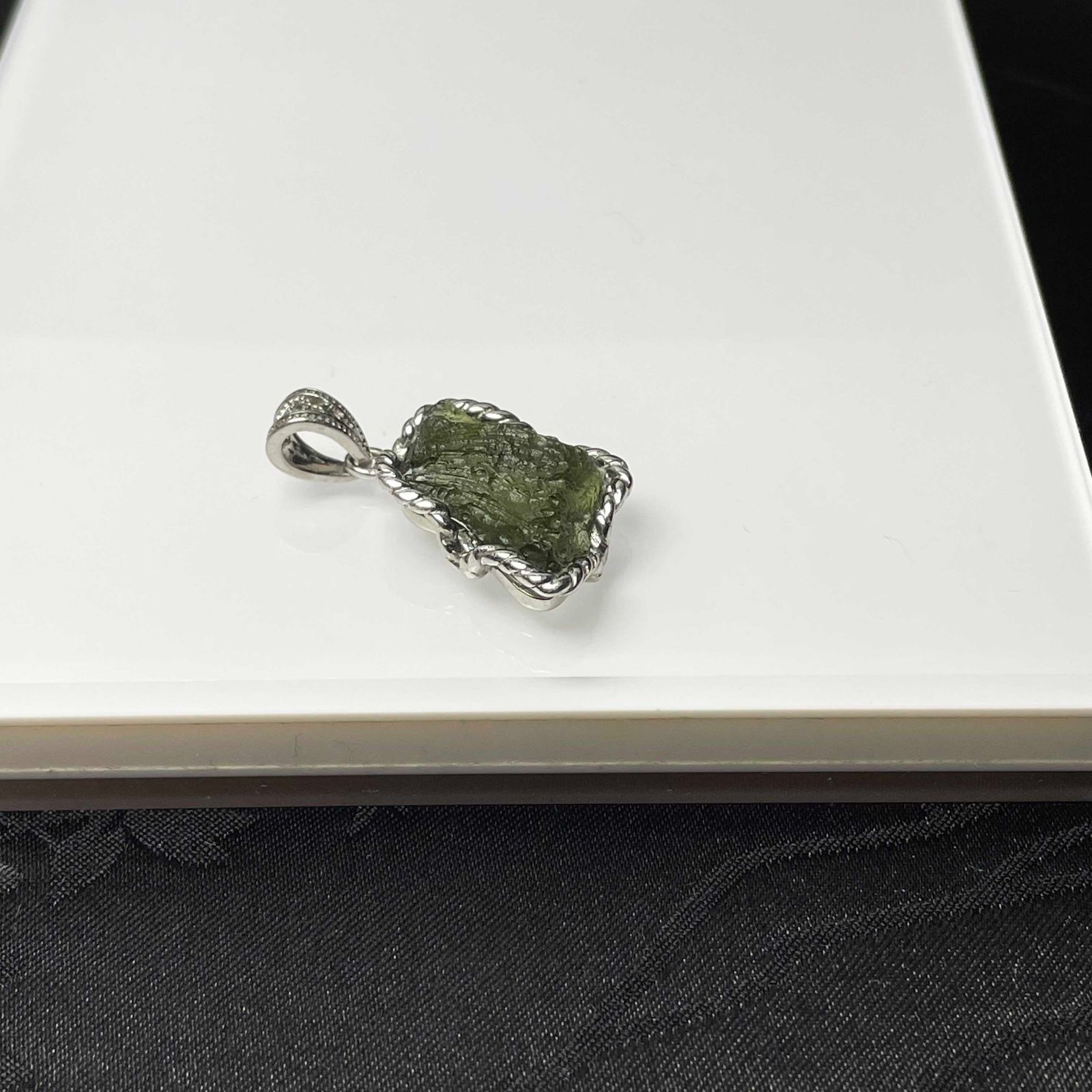 月に近い☆【モルダバイト】☆925銀 ペンダント パワーストーン 天然石