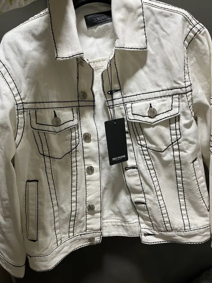 トゥルーレリジョン ヴィンテージ デニム ジャケット 白 新品 - メルカリ トゥルーレリジョン ヴィンテージ デニム ジャケット 白 新品 - メルカリ