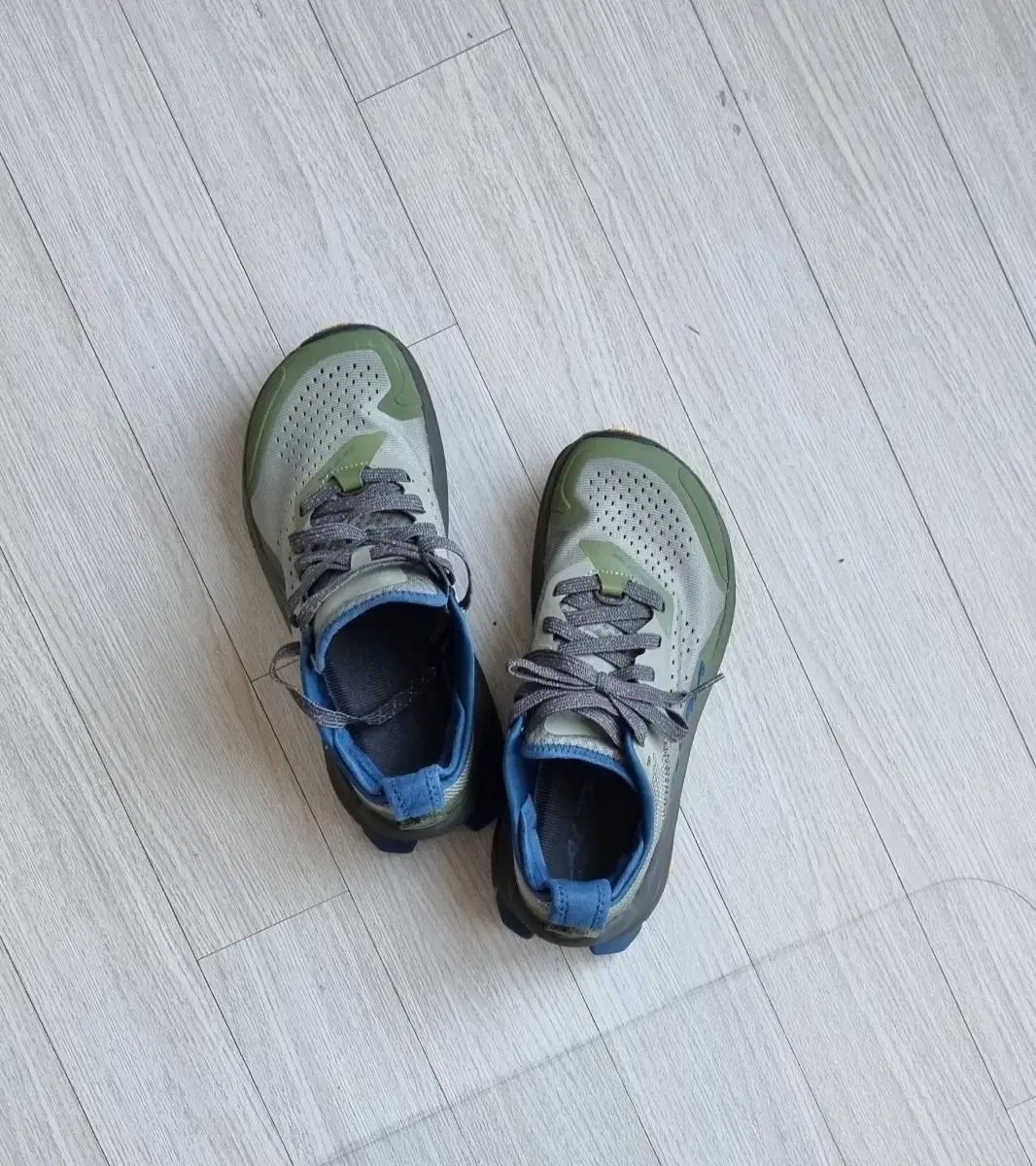 ALTRA トレッキングシューズ