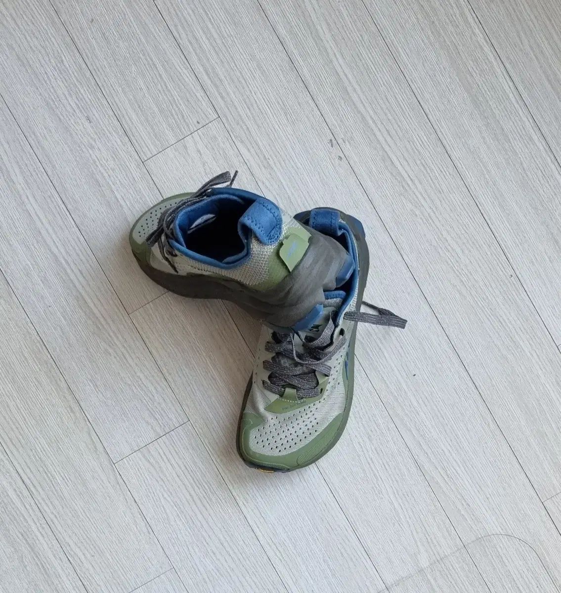 ALTRA トレッキングシューズ