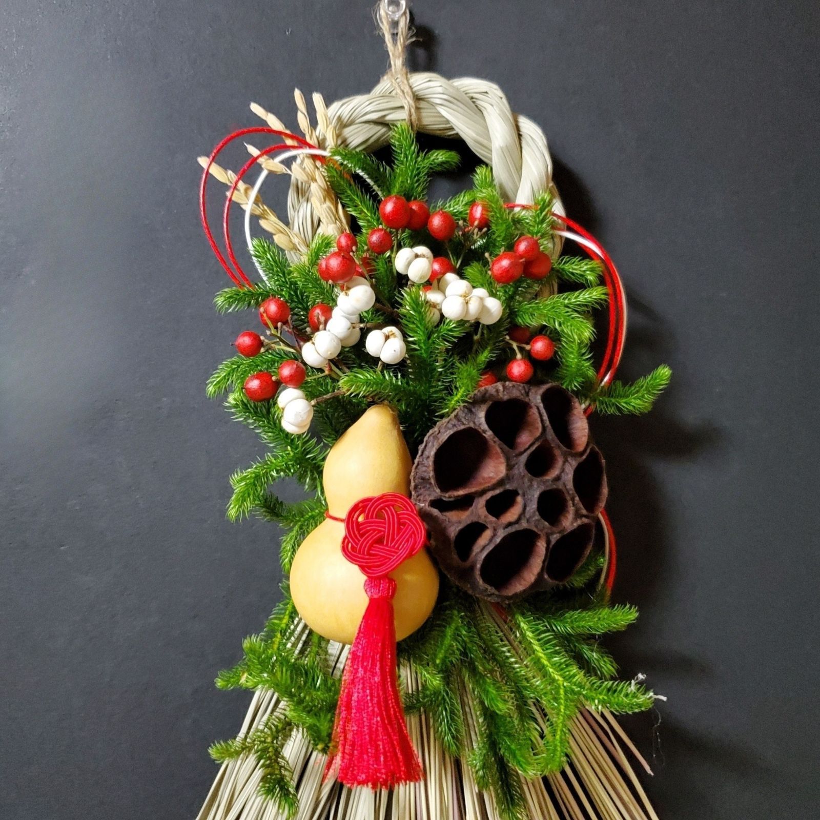 取り置き 紅白の実と瓢箪をあしらったシンプルなしめ縄飾り お正月飾り しめ縄リース しめ縄 注連縄 水引