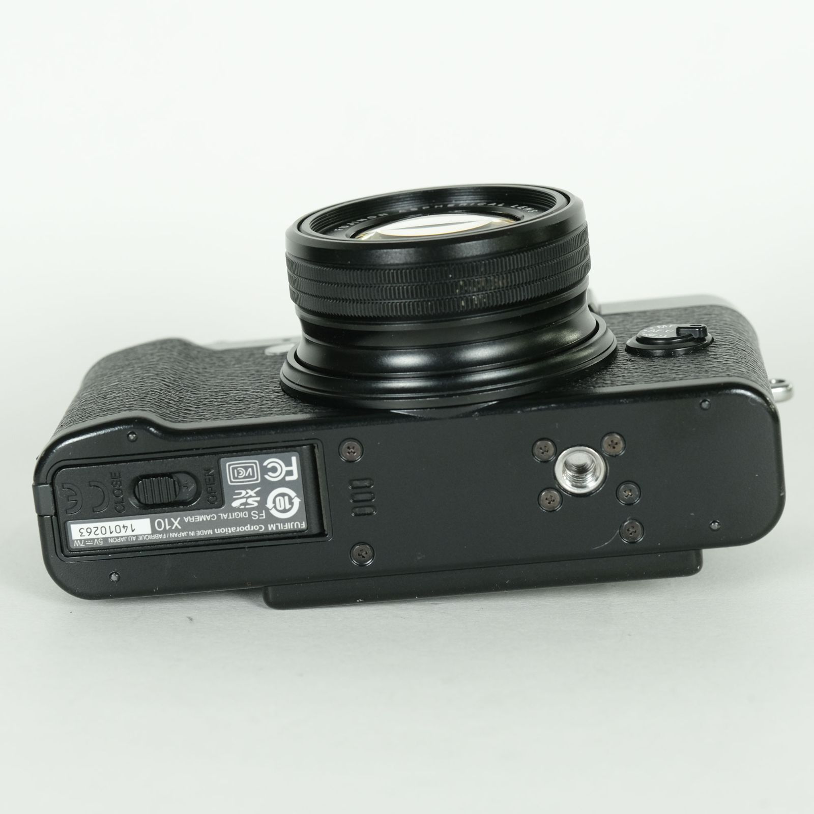 コンパクトデジタルカメラ