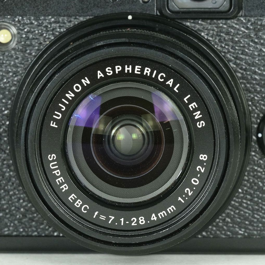 コンパクトデジタルカメラ