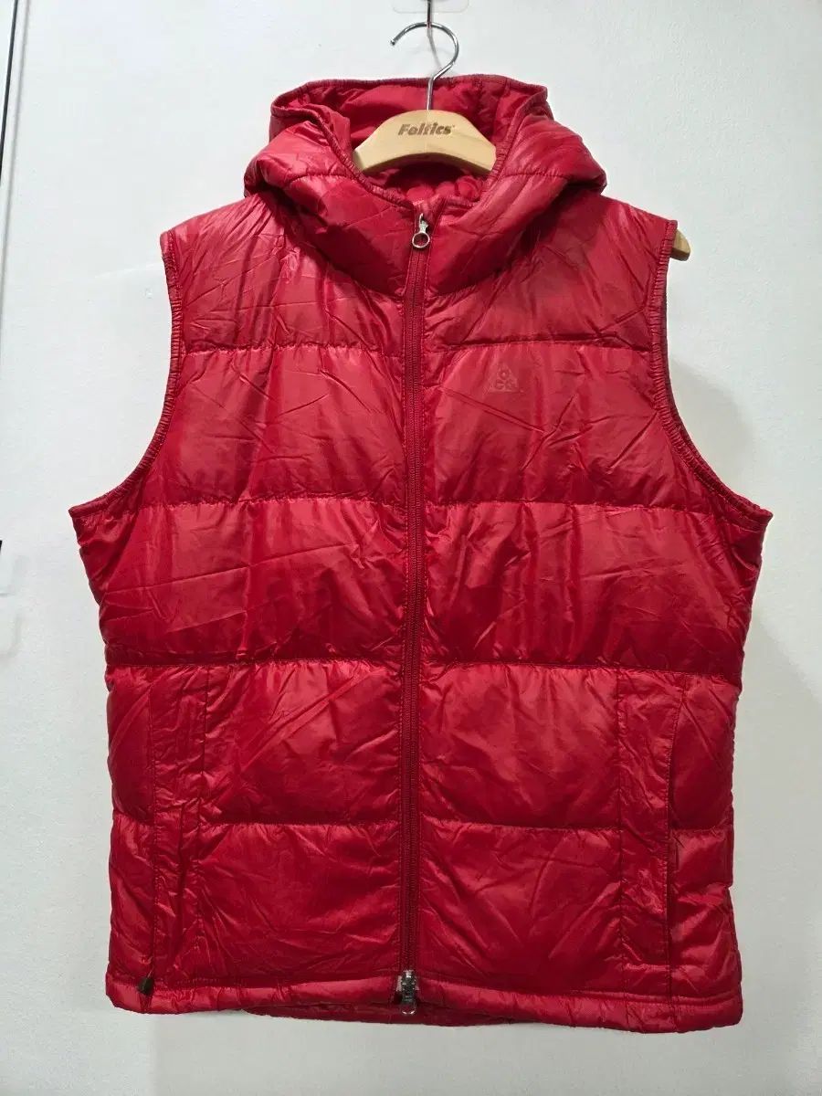 NIKE ACG レッド フード ダウン ベスト ユニセックス