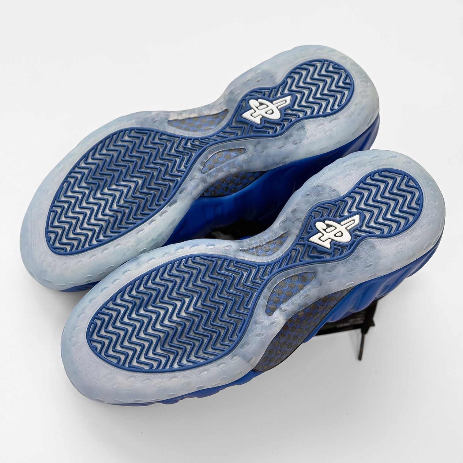 未使用品 NIKE (ナイキ) エア フォームポジット ワン スニーカー