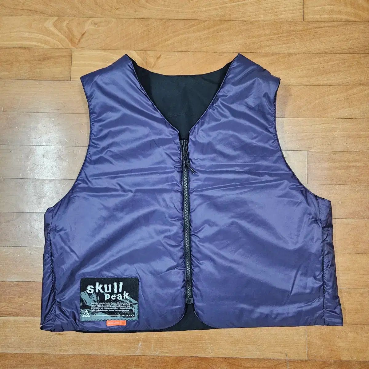 NIKE ACG プリマロフト スカル ピーク リバーシブル ベスト ブラック