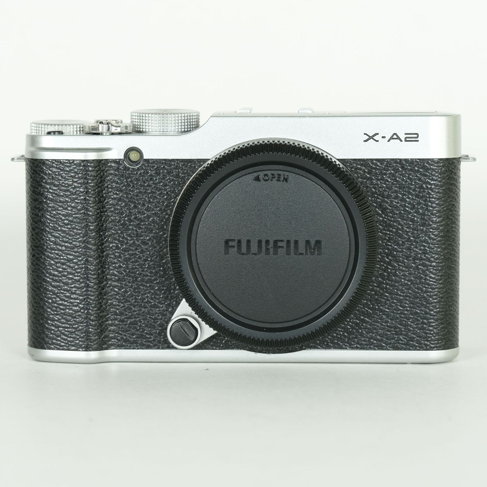 良品] FUJIFILM X-A2 ボディ シルバー | 富士フイルムXマウント - メルカリ