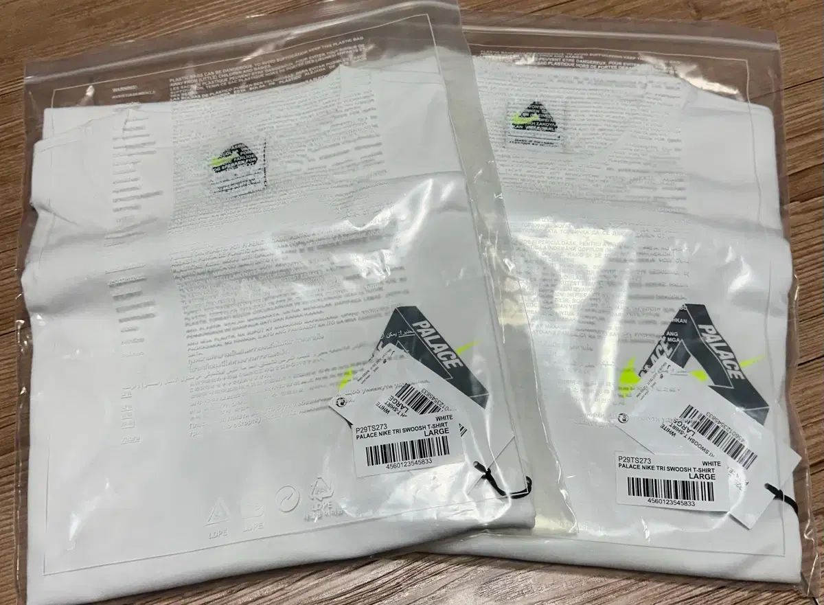 パレス X ナイキ スウッシュ Tシャツ 出品