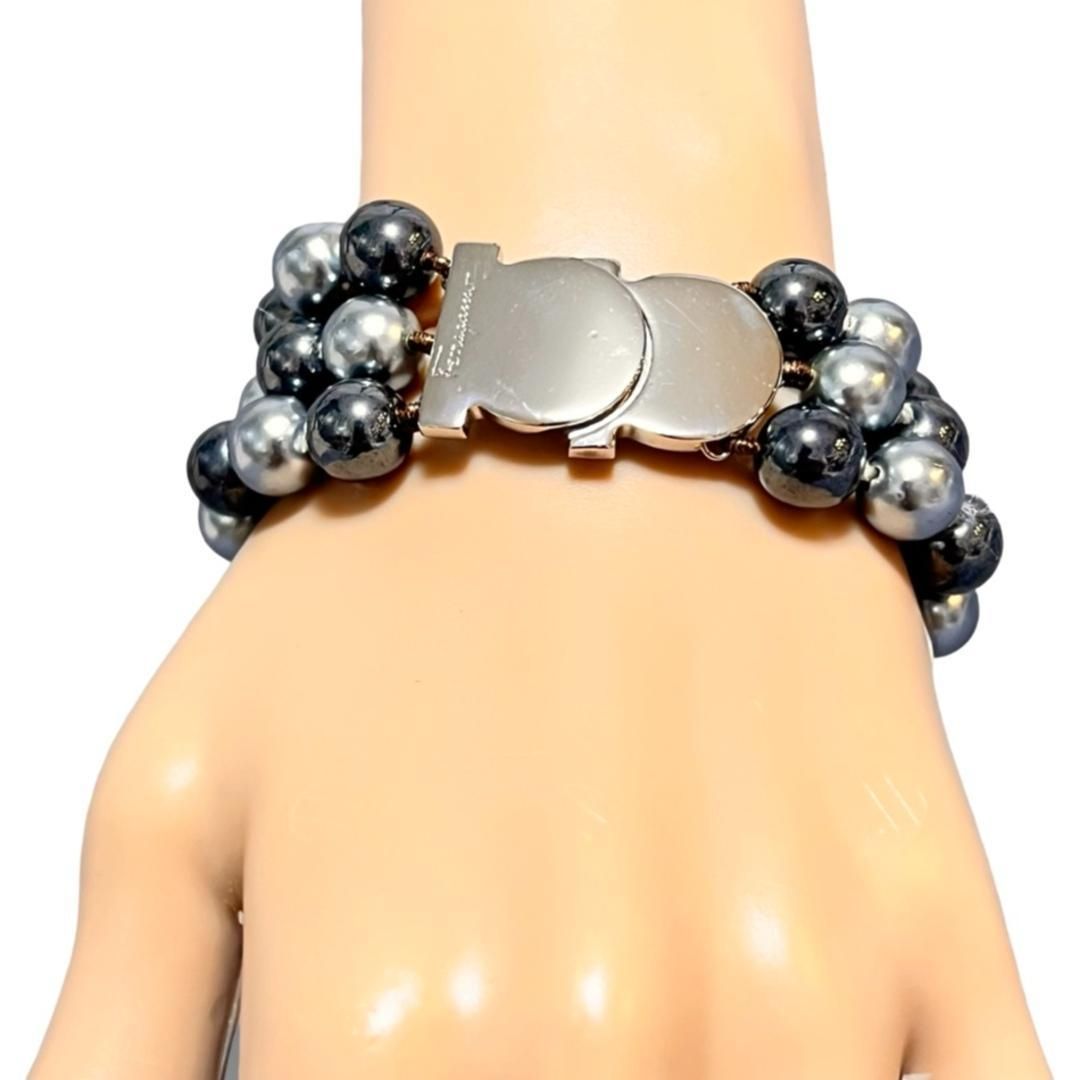 Salvatore Ferragamo サルヴァトーレフェラガモ ガンチーニ 3連 フェイクパール ブレスレット グレー イタリア製 Made in Italy レディース ファッションジュエリー