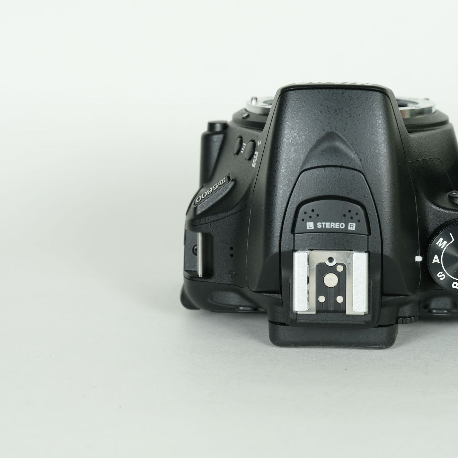 美品 | シャッター数7,095回｜バッテリー2個付] Nikon D5600 [ボディ