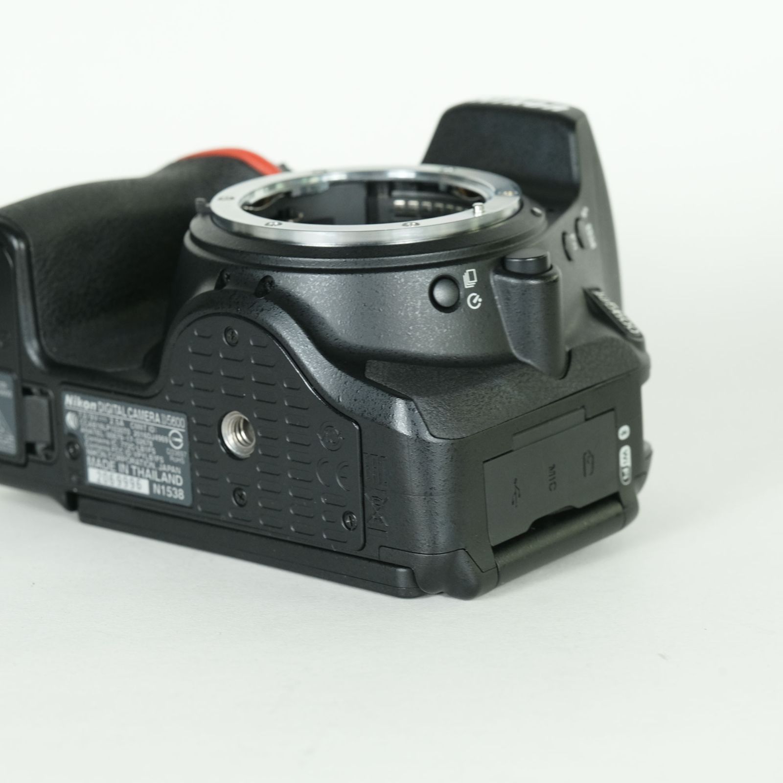 美品 | シャッター数7,095回｜バッテリー2個付] Nikon D5600 [ボディ