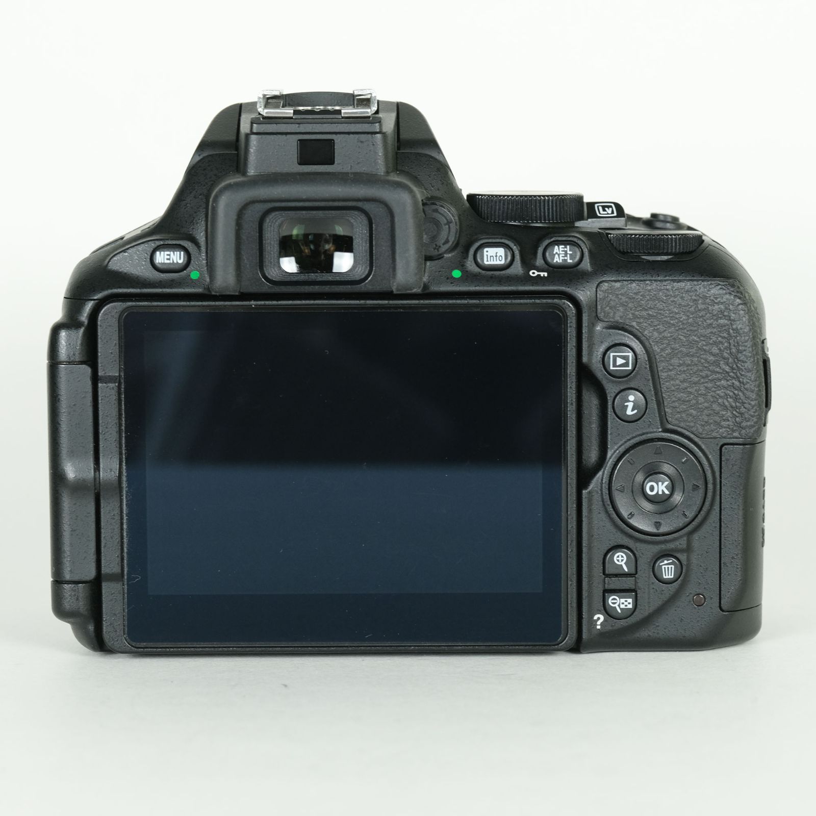 美品 | シャッター数7,095回｜バッテリー2個付] Nikon D5600 [ボディ