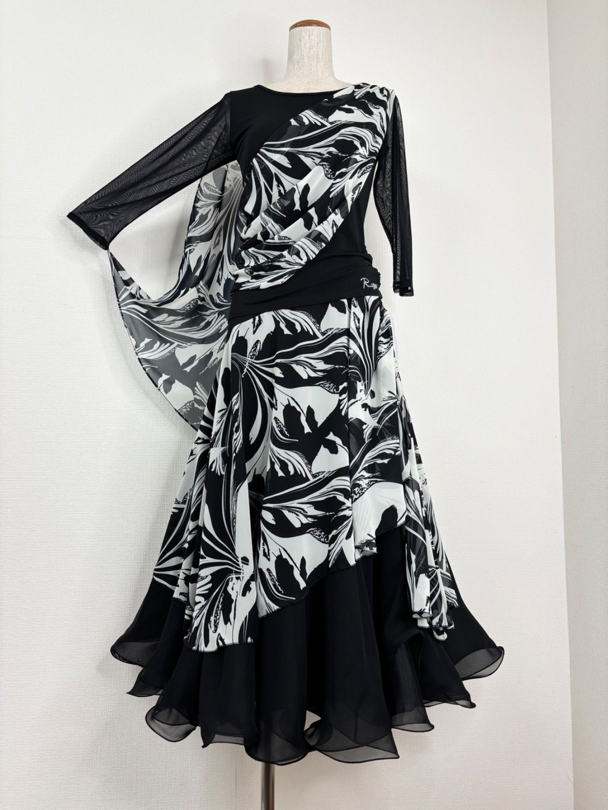 社交ダンス ブラック ホワイト フロート付き シフォンセットアップドレス 衣装 Roger