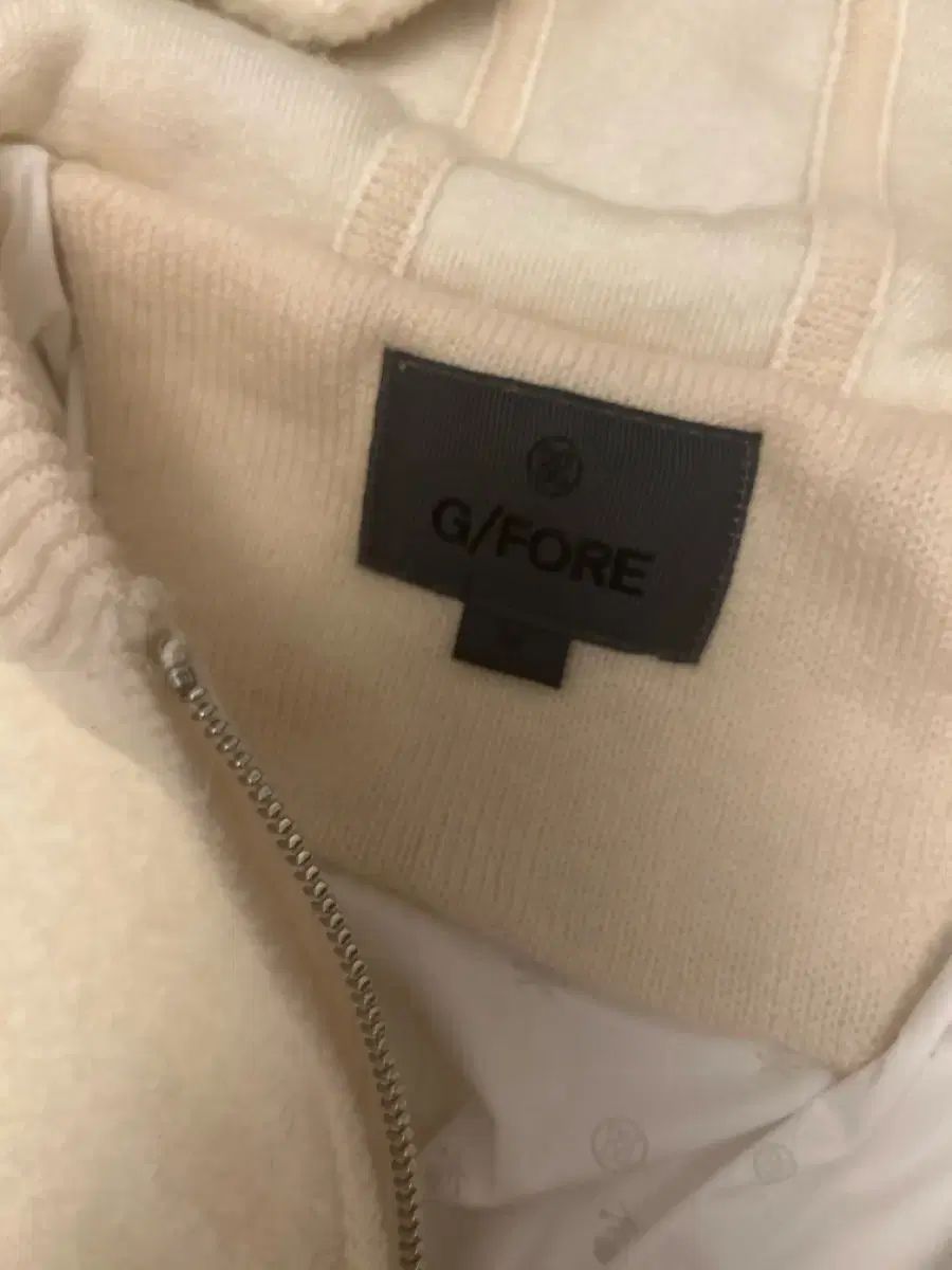 ジーフォア アイボリー 防風 フード ジップアップ Mサイズ