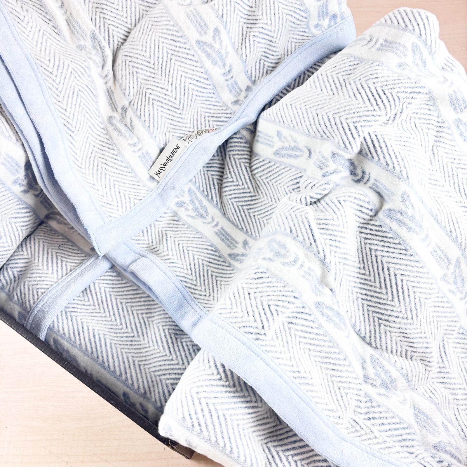 未使用品】YVESSAINTLAURENT 綿毛布 140×200 綿100％ - メルカリ