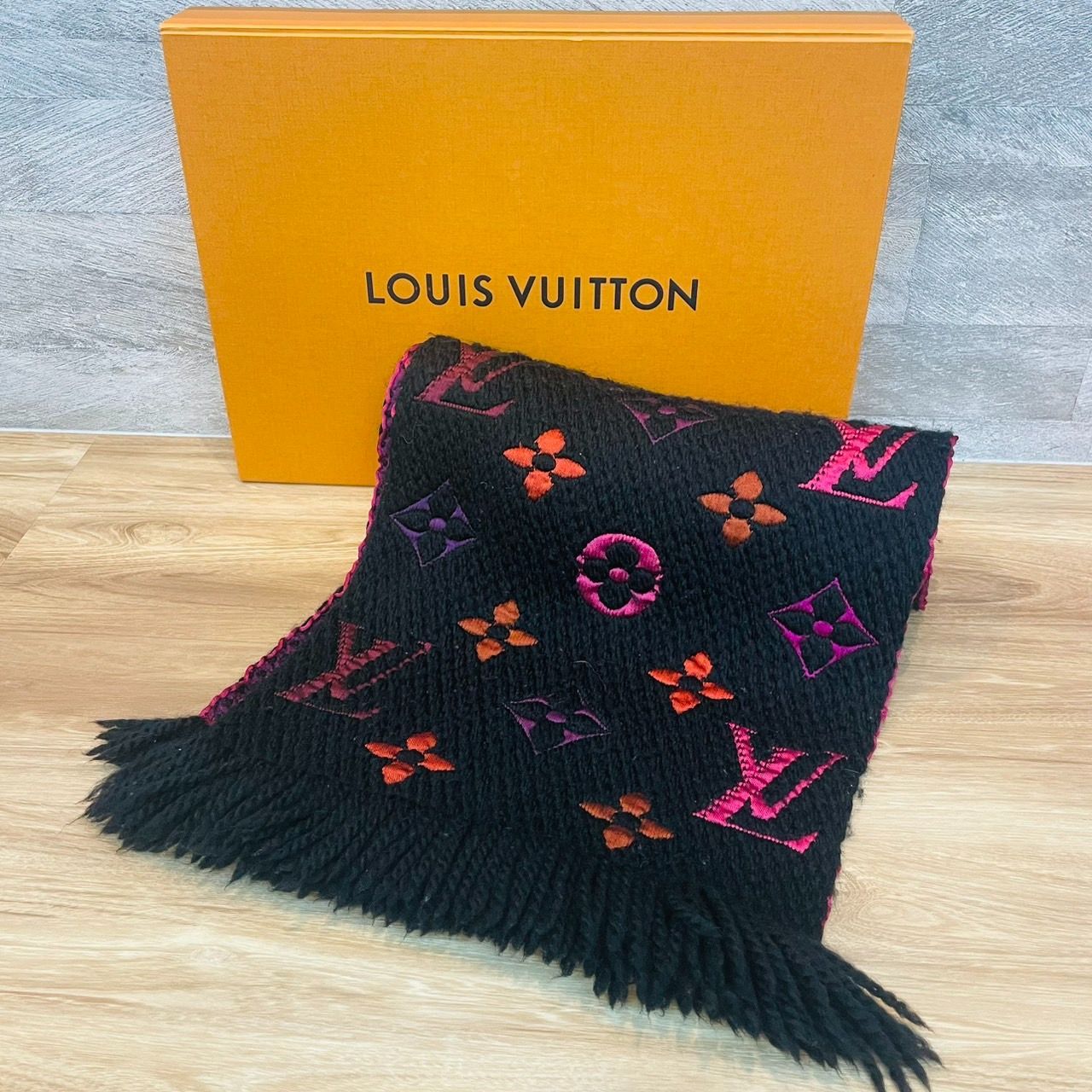 LOUIS VUITTON ヴィトン マフラーエシャルプ ロゴマニア ブラック ピンク M 73056